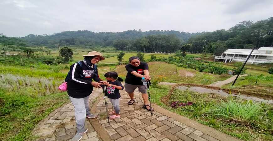 Paket Outbound Adventure Trekking Sentul Bogor