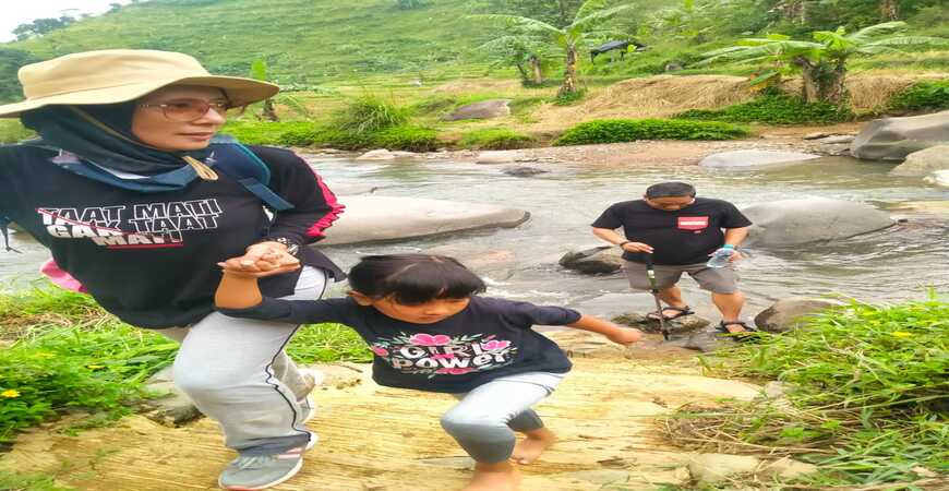 Paket Outbound Adventure Trekking Sentul Bogor